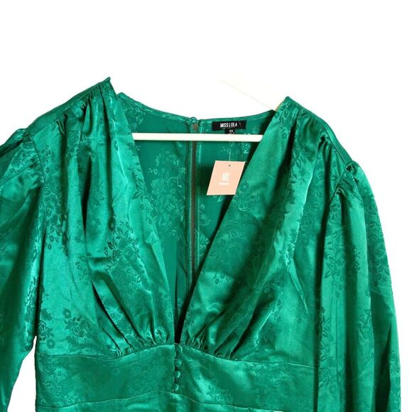 NWT Miss Lola Plus Sz 2X Dress Green Satin Smocked Floral Plunging V Neck Dress - Picture 3 of 9